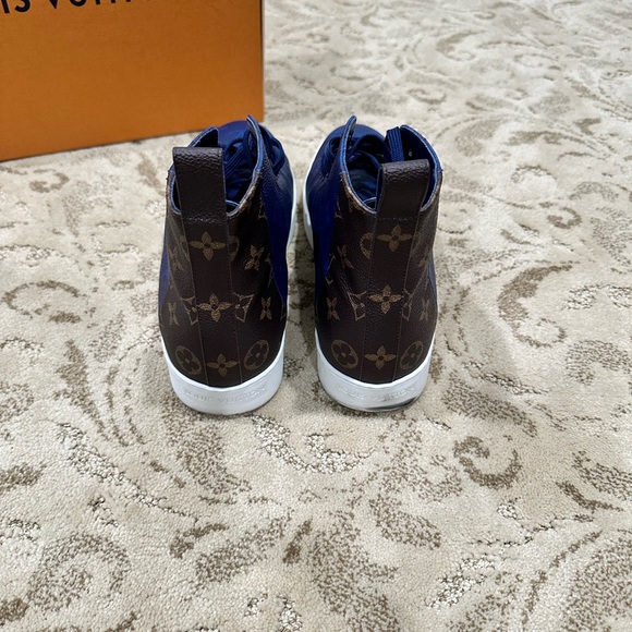 Authentic Men's Louis Vuitton (LV) sneaker boot - Picture 5 of 5